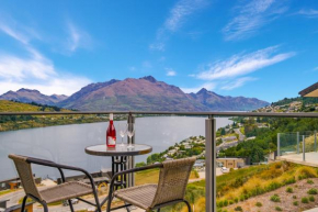 Queenstown Lake Views - Upstairs Apartment